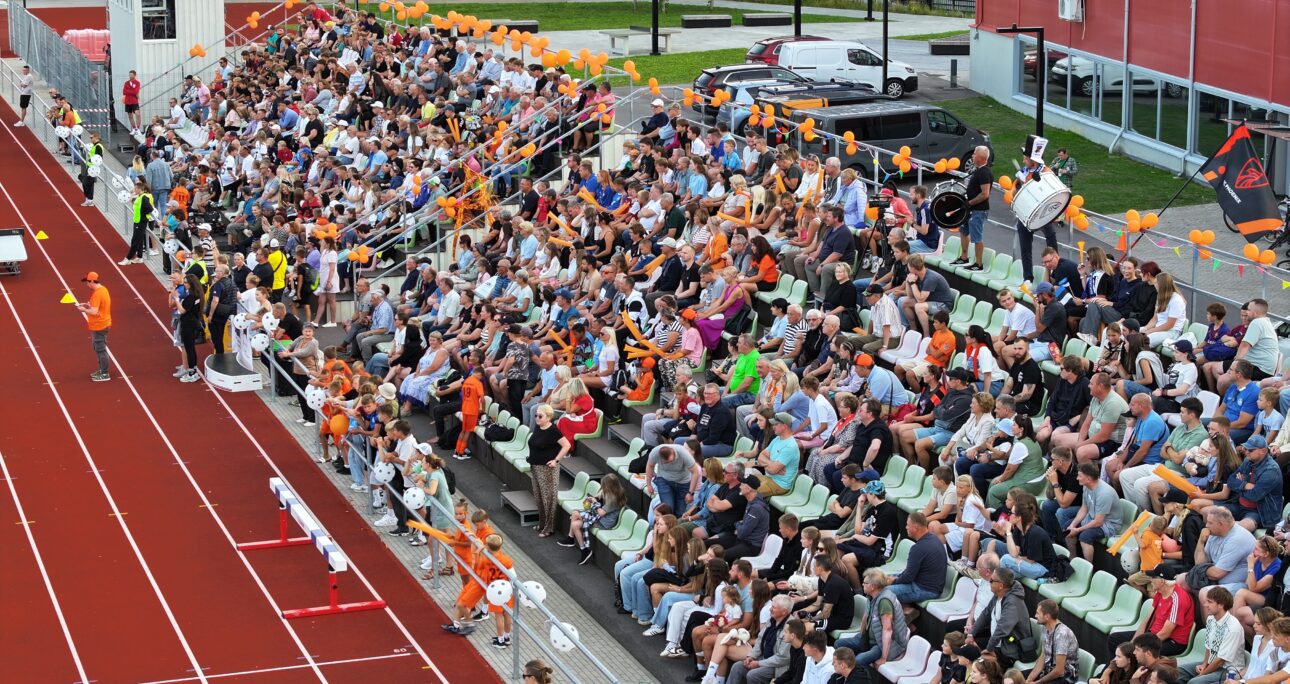 Зеленый футбол объединил 1000 болельщиков!